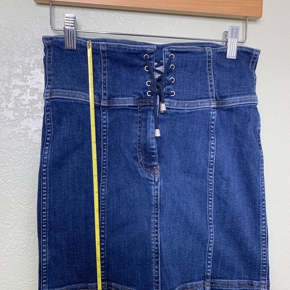 Free People Women’s Strecky Y2K Jean Tie Front Midi Pencil Skirt Size 2 - Picture 7 of 9